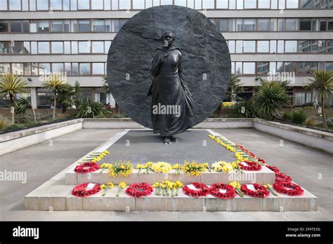 Statue Mary Seacole At St Thomas Hospital Hi Res Stock Photography And