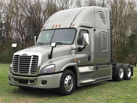 Freightliner Cascadia 2018 Sleeper Semi Trucks