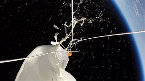 風船破裂の瞬間を捉えた！ | ふうせん宇宙撮影