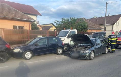 Accident cu 4 mașini pe strada Branului din Cluj Napoca O femeie a