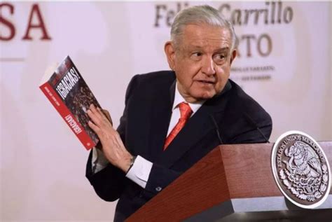 Celebra AMLO decisión del TEPJF de desechar queja sobre su libro Voz