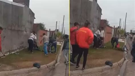 Vecinos atacaron a golpes de puños y patadas a dos sospechosos por