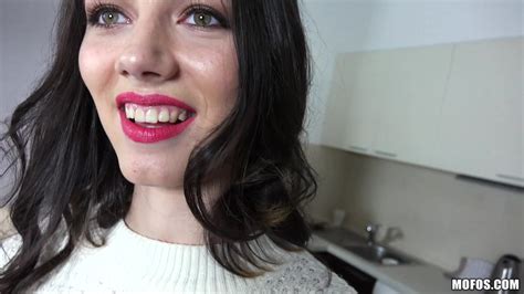 Public Pick UPs Babe With Red Lips Sara Highlight Sucks Like A Pro