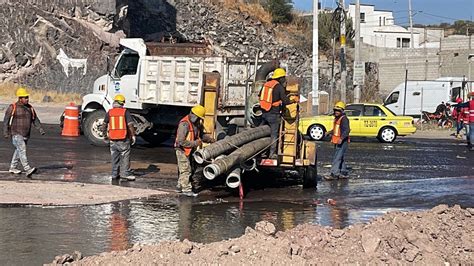 Municipio de Querétaro y CEA atienden fuga de agua en San Pedro Mártir