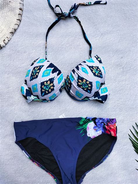 Bikini Size L Defect Olah Raga Baju Olahraga Di Carousell
