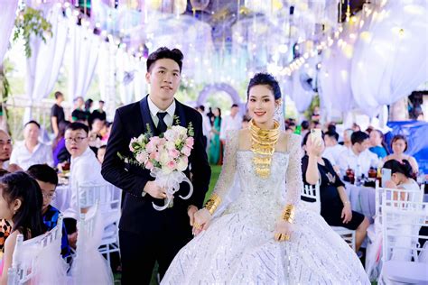 Cô dâu Long An nhận 14 cây vàng hot nhất MXH ăn chay trường dáng thắt đáy lưng ong chẳng thua