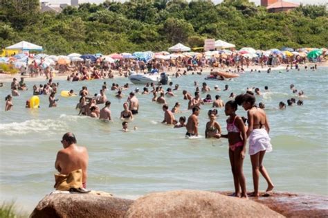 Sol Forte E Calor Lotam As Praias De Florian Polis Na Segunda Feira De