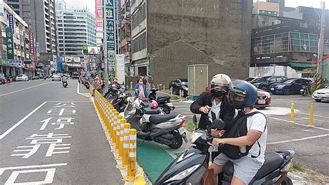 機車違停 新竹國泰醫院前人車爭道 桃竹苗 地方 聯合新聞網