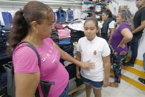 Corre normal la entrega de útiles y uniformes escolares gratuitos