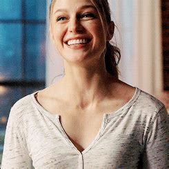 Pin By Michael Beige On Melissa Benoist Melissa Supergirl Melissa Benoist Hot Supergirl