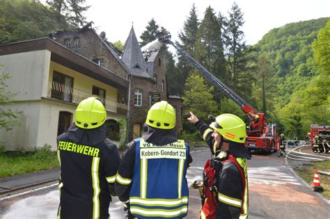 Brand zerstört Hotel in Burgen Kreis Mayen Koblenz Wochenspiegel