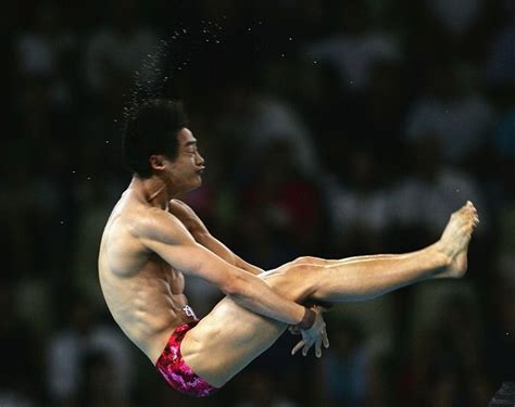 Ngắm vẻ thư sinh đẹp trai của cựu hot boy làng thể thao Trung Quốc