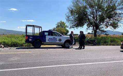 Una pareja resultó lesionada después de impactar la motocicleta donde