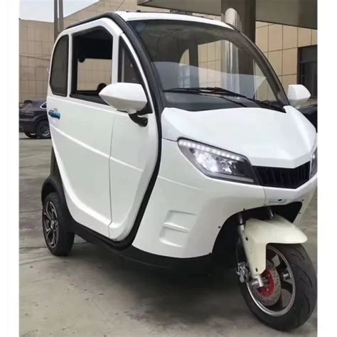 China New Model Wheel Gasoline Tricycle Cc Taxi Motor Bajaj Tuk