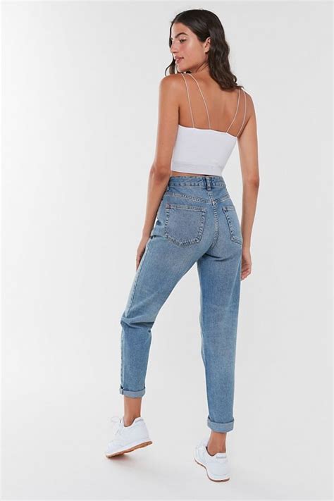 BDG High Waisted Mom Jean Light Wash Jeans Outfit Women Mom Jeans