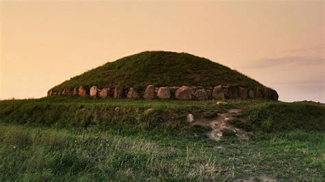 Hulbjerg jættestue - Denmark - megalithic passagegrave of the ...