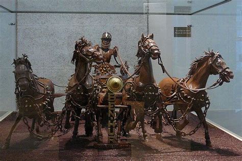 chocolademuseum | Chocolate art, Chocolate sculptures, Chocolate sculpture