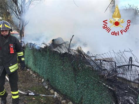 Montorfano Incendio Al Campeggio Distrutti Quattro Bungalow FOTO