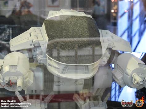 Better Pics Of Hot Toys Display From Ani The Toyark News