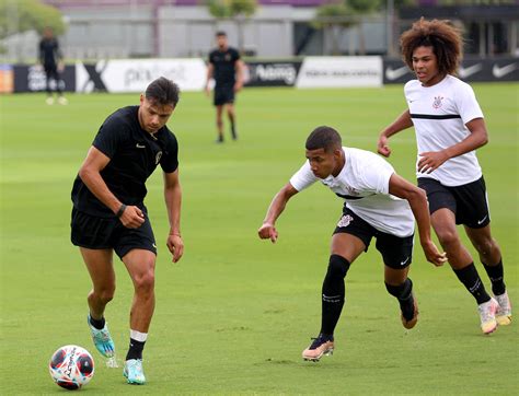 Corinthians Faz Jogo Treino Contra Elenco Sub 17 Em Preparação Para