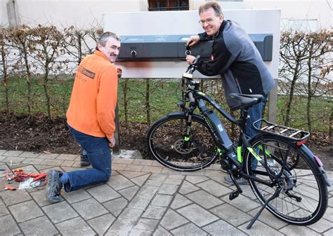 Strom für E Bikes beim Landratsamt Kostenlose Schnellaufladung für