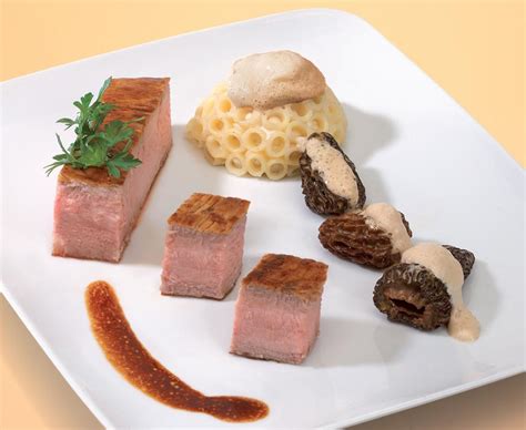 C Te De Veau Double Morilles La Cr Me En Restauration Elle