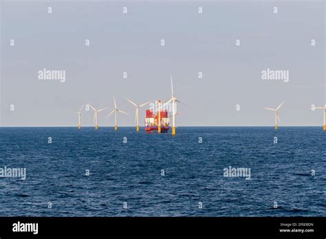 Offshore Windpark Mit Windr Dern In Der Nordsee Atlantik Stock Photo