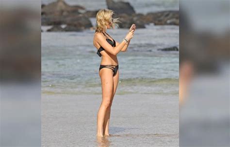 Stephanie Pratt Flaunts Beach Body In Black Bikini During Hawaii Getaway