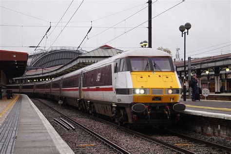 Lner Intercity 225 Dvt 82214 At York Railway Station Flickr