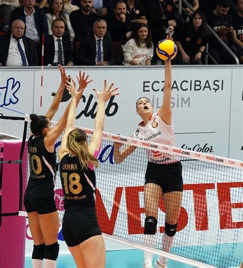 Eczacıbaşı Dynavit VakıfBank ı 3 0 la geçti Spor Haberleri Voleybol