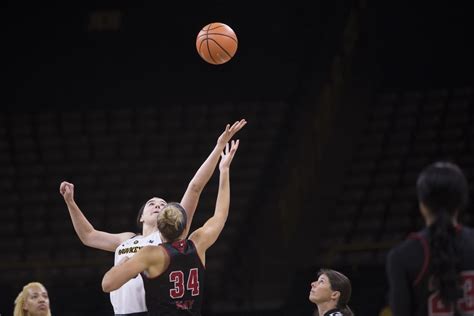 Gustafson Hawkeyes Hope To Rebound To Victory The Daily Iowan