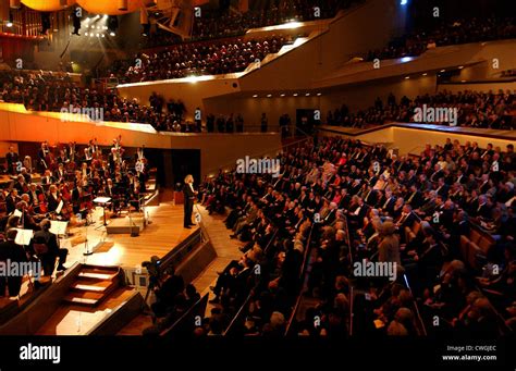 Sir Simon Rattle conducts the Berlin Philharmonic Stock Photo - Alamy