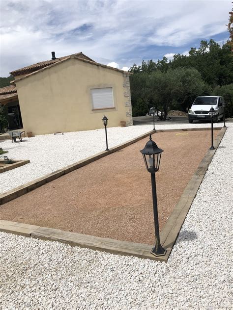 Créer une décoration pour terrain de pétanque à Ventabren