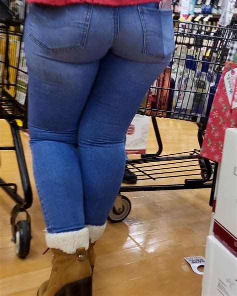 Thick College Blonde Stuffing Her Jeans For The Holidays Tight Jeans Forum