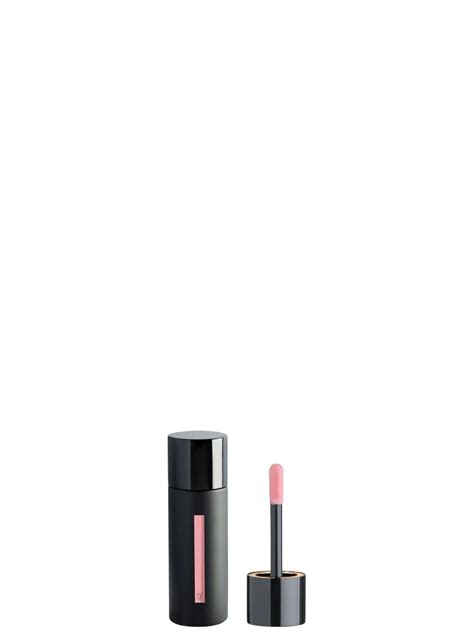 Why We Ll All Be Wearing Nude Lipstick This Season Vogue Scandinavia