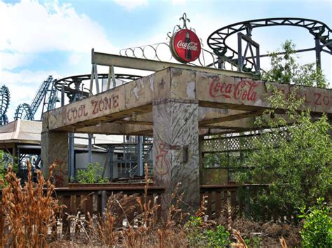 Abandoned New Orleans Six Flags 75 Pics