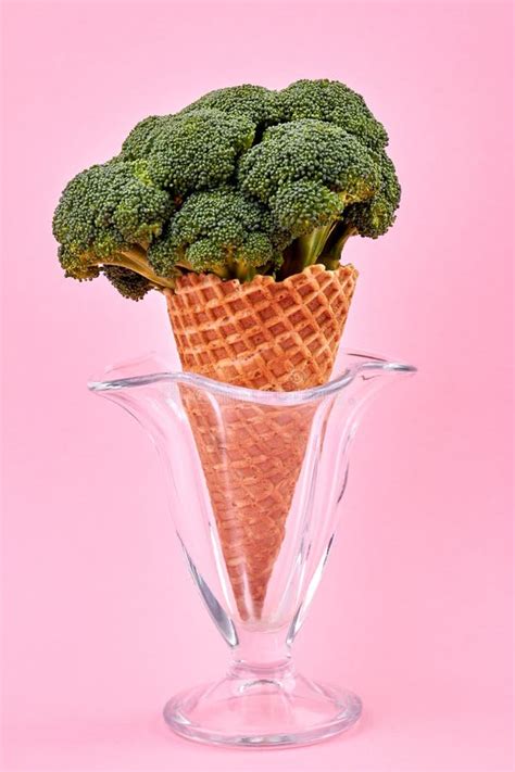 Brocoli Helado En Una Taza De Vidrio Imagen De Archivo Imagen De