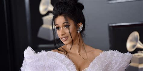 Cardi B se torna a primeira rapper feminina 3 músicas mais de 3