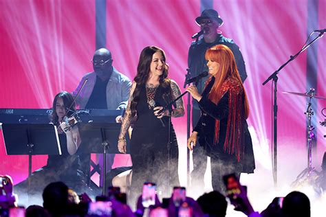 Wynonna Judd Honors Mom Naomi Judd During CMT Awards 2023 Performance ...