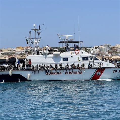 Sbarchi Senza Sosta A Lampedusa Arrivati Migranti Giornale Di Sicilia