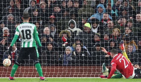 Andr S Guardado Y Su Betis Salieron Goleados De Old Trafford Por El