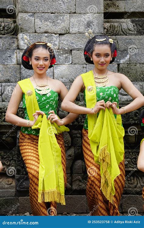 Traditional Indonesian Clothing