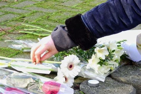 À Paris Une Marche Blanche En Hommage à Noëla Collégienne De 11 Ans