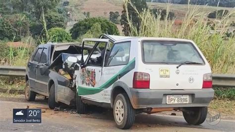 Batida De Frente Entre Dois Carros Mata Passageiro Na Mgc Em