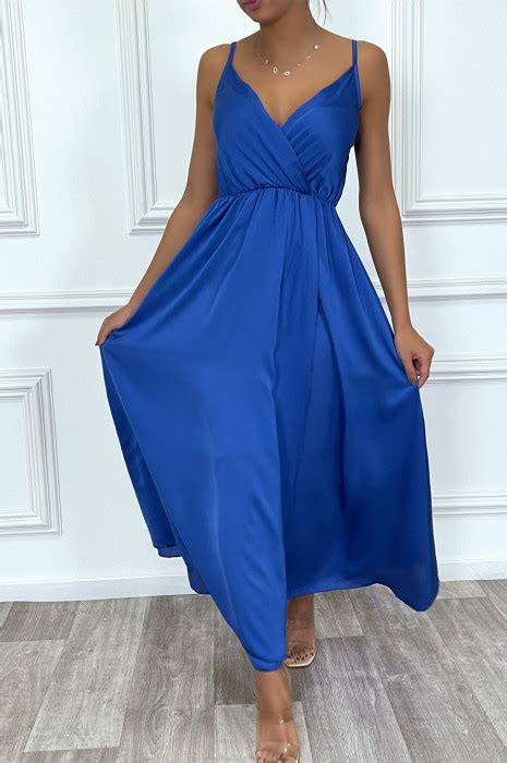 Robe satin cache coeur longue fluide royal à bretelles fines avec fente