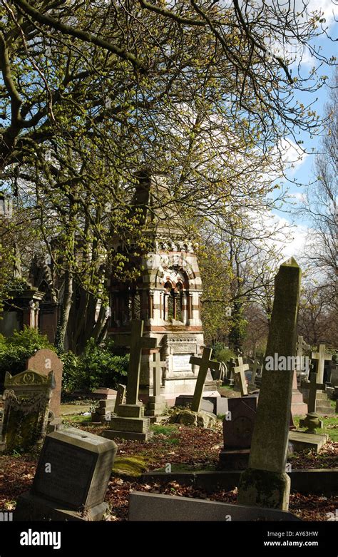 Victorian Graveyard Hi Res Stock Photography And Images Alamy