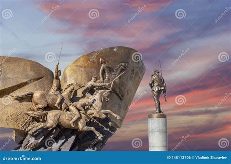 Monumento A La Primera Guerra Mundial De Los H Roes En Victory Park En