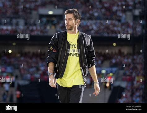 Guy Coldplay Hi Res Stock Photography And Images Alamy