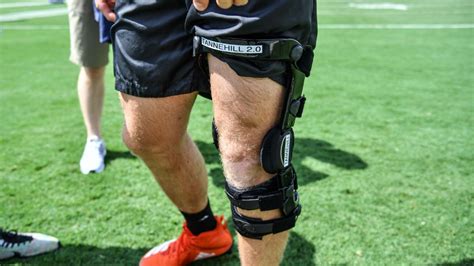 Miami Dolphins Qb Ryan Tannehill Has Tannehill 20 Sticker On Knee Brace