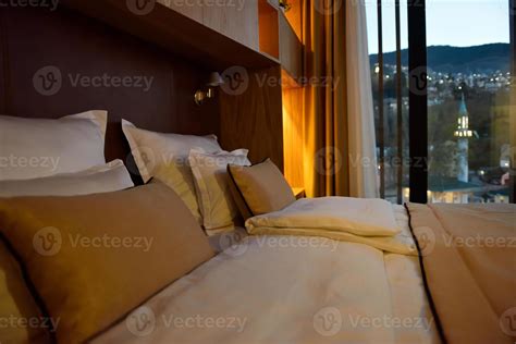 modern hotel room 10780584 Stock Photo at Vecteezy